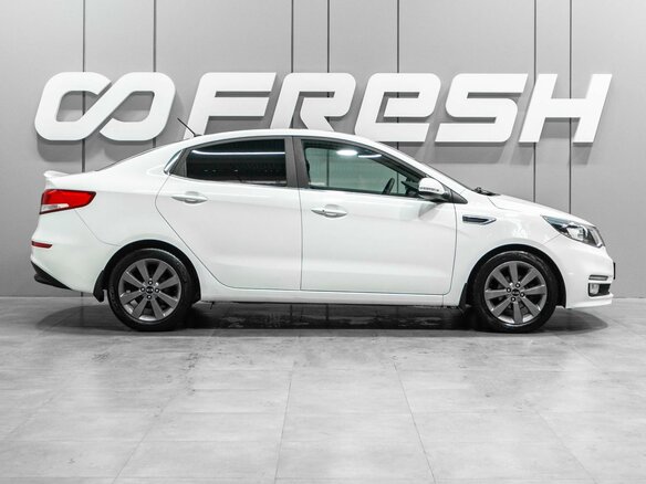 2015 Kia Rio III Рестайлинг, белый, 1170000 рублей - вид 4