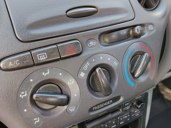 1999 Toyota Vitz I (P10), серебристый - вид 19