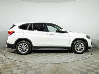 2020 BMW X1 20i xDrive II (F48) Рестайлинг, белый, 2999700 рублей, вид 4
