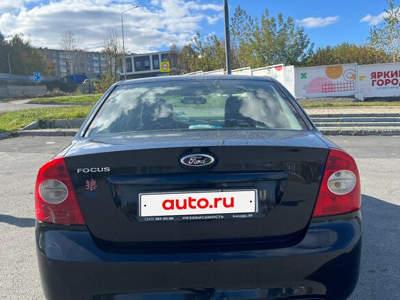 2011 Ford Focus II Рестайлинг, чёрный, 430000 рублей - вид 2