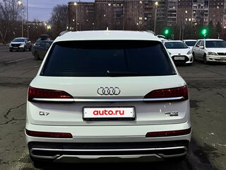 2020 Audi Q7 45 TDI II (4M) Рестайлинг, белый, 5700000 рублей, вид 4