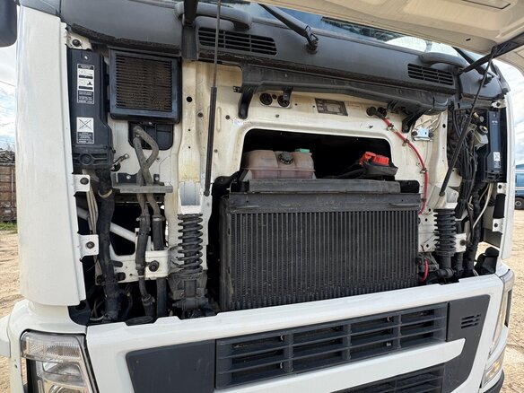 2011 Volvo FH, белый, 3000000 рублей - вид 7