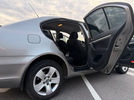 2011 Skoda Octavia II (A5) Рестайлинг, серый, 719000 рублей, вид 5