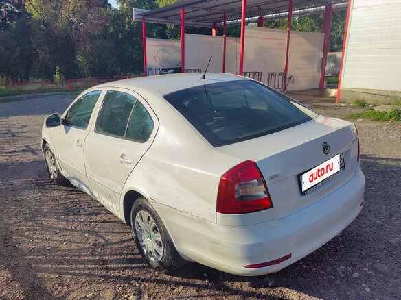 2011 Skoda Octavia II (A5) Рестайлинг, белый, 420000 рублей - вид 4