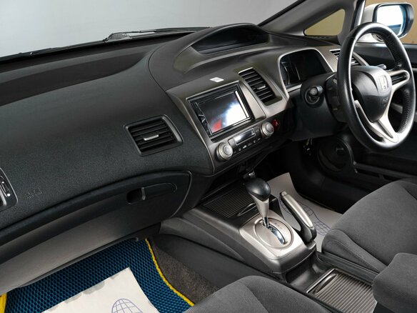2010 Honda Civic Hybrid VIII Рестайлинг, белый, 899000 рублей - вид 9