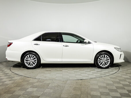 2015 Toyota Camry VII (XV50) Рестайлинг, белый, 2049700 рублей, вид 4