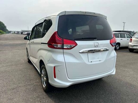 2019 Honda Freed II, белый, 1140000 рублей - вид 8