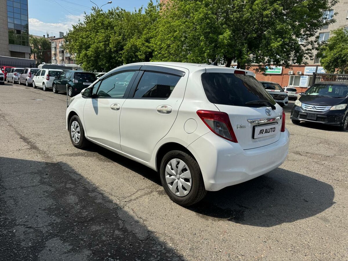 Открыть фотографии: Toyota Vitz III (XP130)