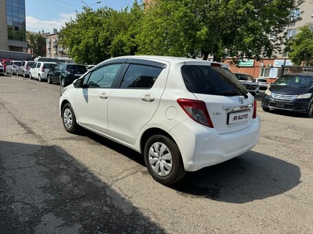 Toyota Vitz III (XP130)