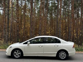 2009 Honda Civic Hybrid VIII Рестайлинг, белый, 445000 рублей, вид 4