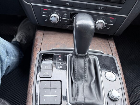2016 Audi A6 IV (C7) Рестайлинг, чёрный, 1600000 рублей - вид 9