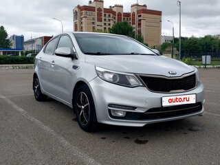 2015 Kia Rio III Рестайлинг, серебристый, 850000 рублей, вид 2