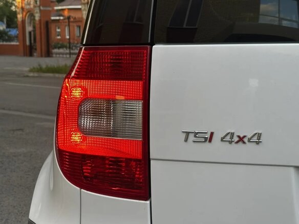 2013 Skoda Yeti I, белый - вид 12