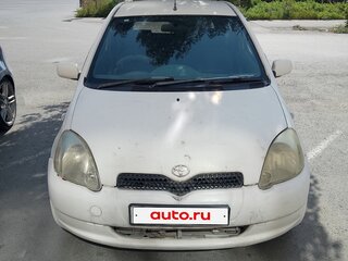 2000 Toyota Vitz I (P10), белый, 149999 рублей, вид 1