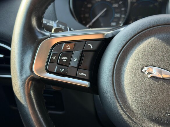 2017 Jaguar F-Pace I, чёрный, 1889000 рублей - вид 12