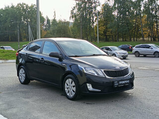 2014 Kia Rio 6-speed III, чёрный, 762000 рублей, вид 3