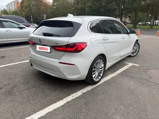 2022 BMW 1 серии 118i III (F40), белый, 1790000 рублей, вид 2