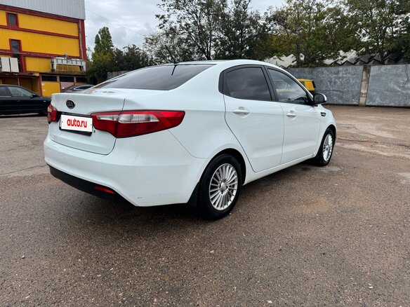 2011 Kia Rio III, белый, 775000 рублей - вид 4