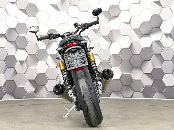 2025 Triumph Speed Twin, чёрный, 1777000 рублей - вид 5
