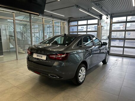 2026 Lada (ВАЗ) Vesta I Рестайлинг (NG), серый, 1705000 рублей, вид 4
