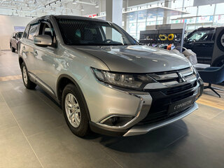 2017 Mitsubishi Outlander III Рестайлинг 2, серебристый, 1440000 рублей, вид 2