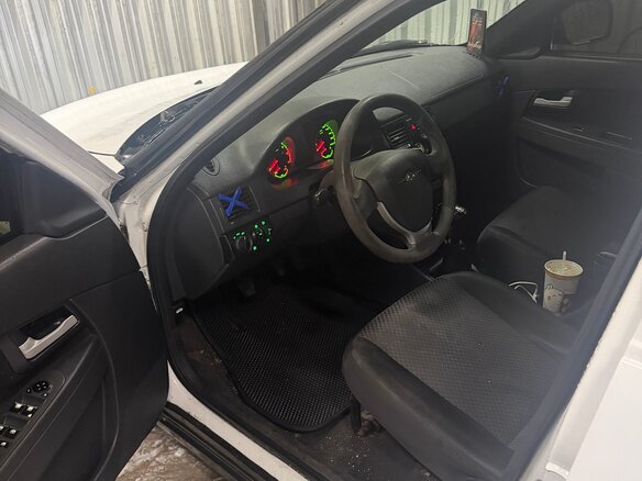 2013 Lada (ВАЗ) Priora I, белый, 230000 рублей - вид 6