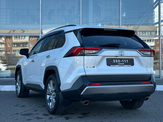 2021 Toyota RAV4 V (XA50), белый, 4135000 рублей, вид 4