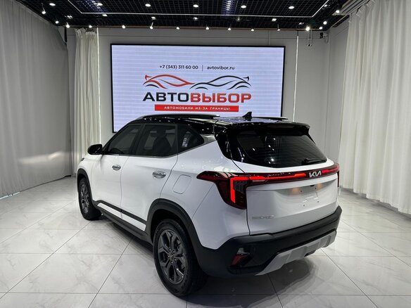 2023 Kia KX3, белый, 2070000 рублей - вид 3
