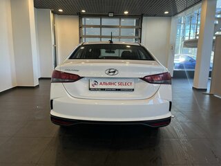2022 Hyundai Solaris II Рестайлинг, белый, 1600000 рублей, вид 4