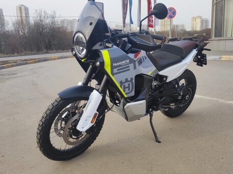2024 Husqvarna Norden 901, серый, 1345000 рублей, вид 1