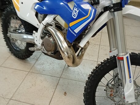 2025 Husqvarna TE 300, белый, 1140000 рублей, вид 3