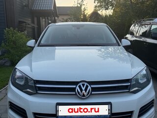 2011 Volkswagen Touareg II, белый, 1600000 рублей, вид 3
