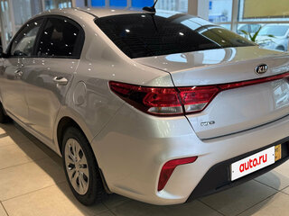2019 Kia Rio IV, серебристый, 1125000 рублей, вид 2