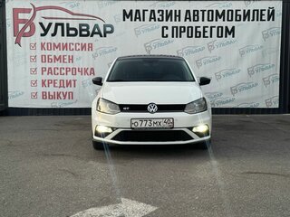2018 Volkswagen Polo V Рестайлинг, белый, 1370000 рублей, вид 2