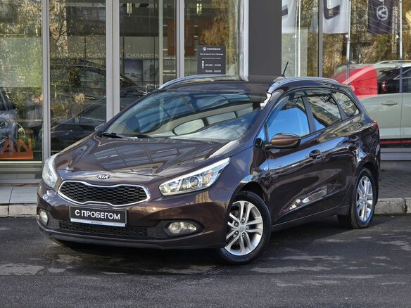 2013 Kia Ceed II, коричневый, 930000 рублей