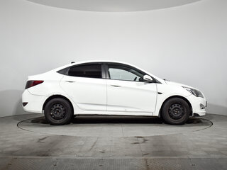 2015 Hyundai Solaris I Рестайлинг, белый, 450000 рублей, вид 4
