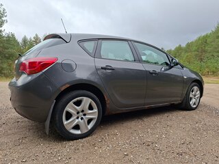 2011 Opel Astra J, серый, 570000 рублей, вид 4