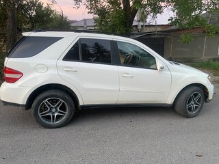2005 Mercedes-Benz M-Класс 350 II (W164), белый, 700000 рублей, вид 2
