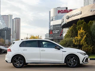 2020 Volkswagen Golf VIII, белый, 2658000 рублей, вид 3
