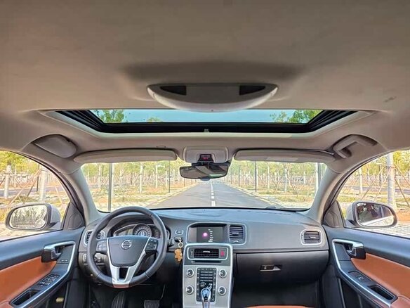 2018 Volvo S60 II Рестайлинг, золотистый, 1370000 рублей - вид 15