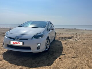 2009 Toyota Prius III (XW30), белый, 1300000 рублей, вид 4