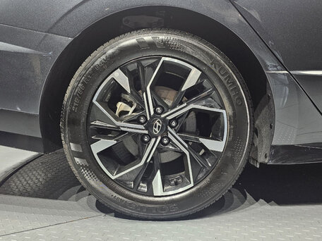 2024 Hyundai Sonata VIII (DN8) Рестайлинг, серый, 2320000 рублей, вид 5