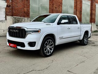 2025 Ram 1500 Crew Cab V Рестайлинг, белый, 10472000 рублей, вид 1
