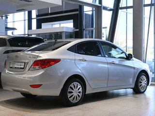 2013 Hyundai Solaris I, серебристый, 579000 рублей, вид 5