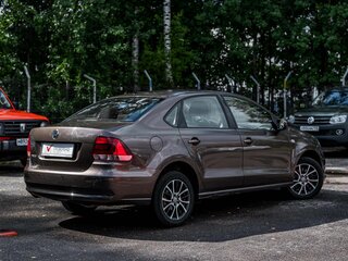 2016 Volkswagen Polo V Рестайлинг, коричневый, 837000 рублей, вид 2