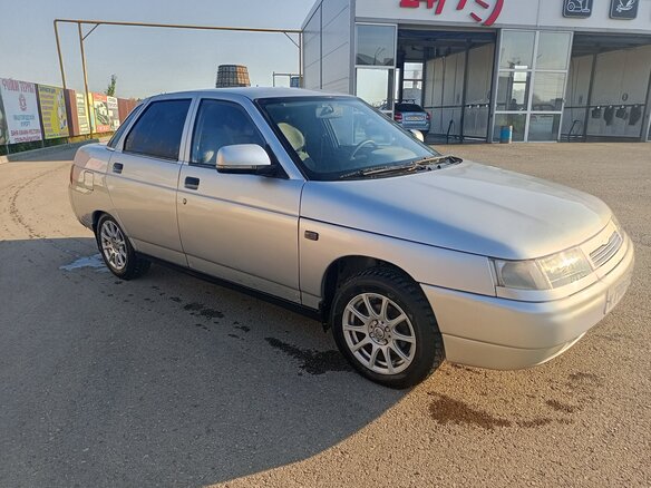 2002 Lada (ВАЗ) 2110, серебристый, 140000 рублей - вид 2
