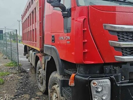 2022 IVECO-Hongyan 6x4 (CQ3266), красный, 2345000 рублей, вид 2