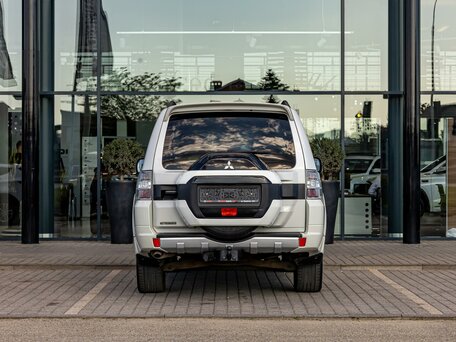2018 Mitsubishi Pajero IV Рестайлинг 2, белый, 2555000 рублей, вид 5