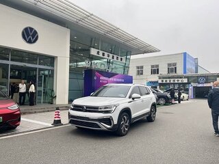 2025 Volkswagen Tharu 300 TSI I Рестайлинг, белый, 2545164 рублей, вид 3
