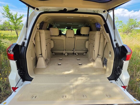 2016 Lexus LX 570 III Рестайлинг 2, белый, 10700000 рублей - вид 15